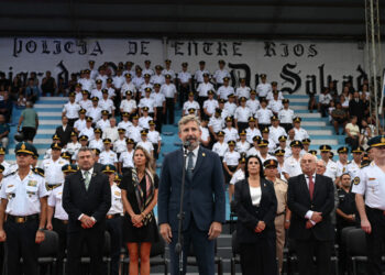 Frigerio encabezó el acto central por el 192° aniversario de la Policía de Entre Ríos