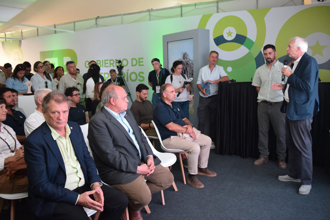 Entre Ríos presentó en Expoagro su laboratorio para detectar una plaga de maíz