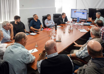 EL GOBIERNO Y RURALISTAS ACUERDAN ACCIONES CONJUNTAS PARA MEJORAR CAMINOS DE LA PRODUCCIÓN