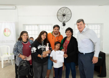 Familias de La Paz y Yeso Oeste recibirán las escrituras de sus viviendas