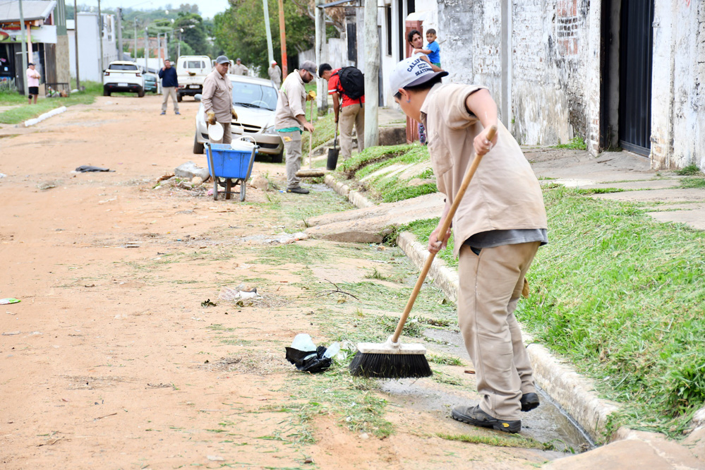 La Municipalidad realizó trabajos de saneamiento, mantenimiento y educación ambiental en el barrio toronjal