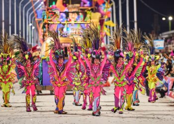 Papelitos se consagró campeona de la Fiesta Nacional Carnaval del País