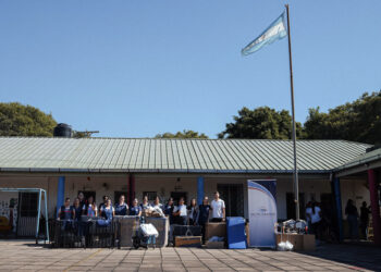 Alumnos de la escuela técnica de Federación instalaron equipos de aire acondicionado en una escuela integral