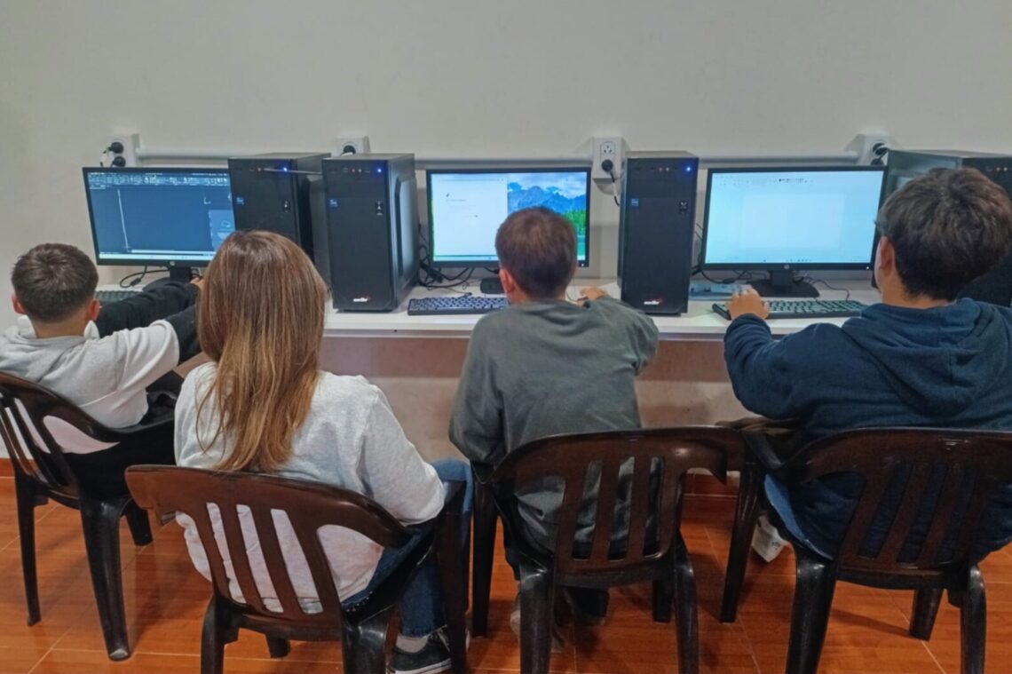 El CGE fortalece el acompañamiento pedagógico y el uso de tecnologías en la escuela secundaria