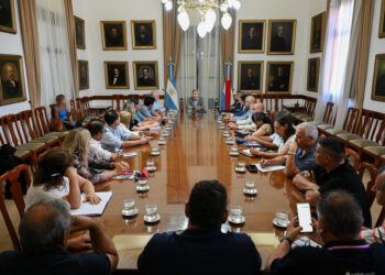 El Gobierno presentó a los gremios docentes y estatales el proyecto de reforma previsional