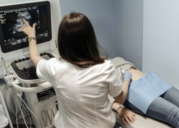 Salud insta a cumplir con los controles ginecológicos para detectar y prevenir complicaciones por endometriosis