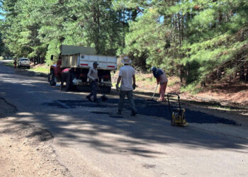 CODESAL inicia trabajos de bacheo en accesos y zonas de camping del Lago de Salto Grande