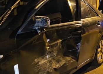 Pánico y drama en Concordia: Robó el auto a su padre, chocó tres vehículos y tomó de rehén a su hijo con un cuchillo