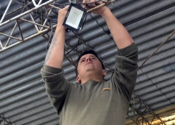 Avanza con su programa de reparaciones en establecimientos educativos