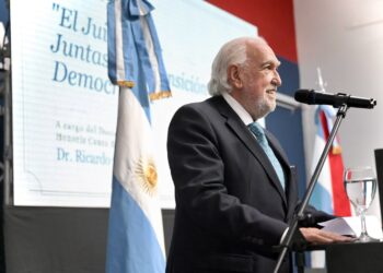 Diputados acompañó la entrega del título Doctor Honoris Causa a Ricardo Gil Lavedra en la UADER
