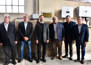 Azcué participó de la inauguración del sistema de generación solar de la Cooperativa Eléctrica