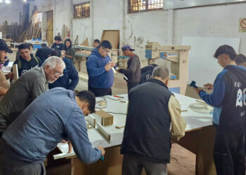 Capacitación y Producción Local: concluyó el curso de armado de muebles en CEDEFI
