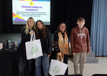 Adolescentes de San Salvador debatieron sobre amor romántico y violencia de género