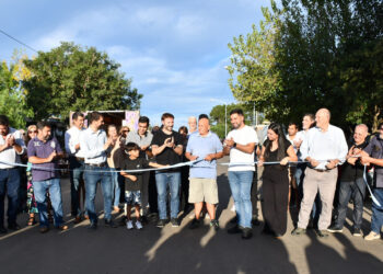 El Intendente Azcué inauguró las obras de pavimentación de calle Dr. Sauré