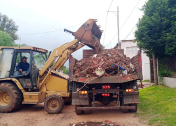 Servicios Públicos realiza tareas de limpieza y mantenimiento en el Barrio José Hernández