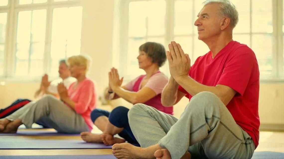 Jornada de yoga al aire libre en Plaza 25 de Mayo