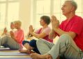 Jornada de yoga al aire libre en Plaza 25 de Mayo