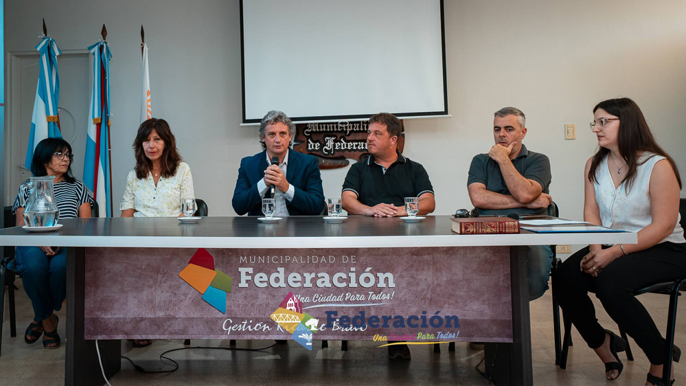 El Intendente Bravo tomó juramento a la Contadora Valeria Rigoni como Directora de Rentas