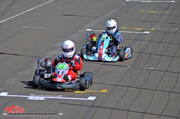 Exhibición de los karts del karting regional en la costanera de Concordia