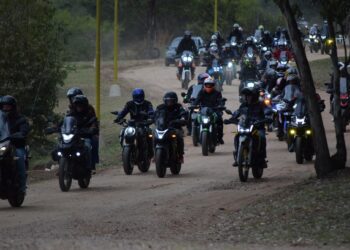 Las Palmeras fue sede del 1° Moto Asado: más de 200 motos vibraron a orillas del Lago Salto Grande