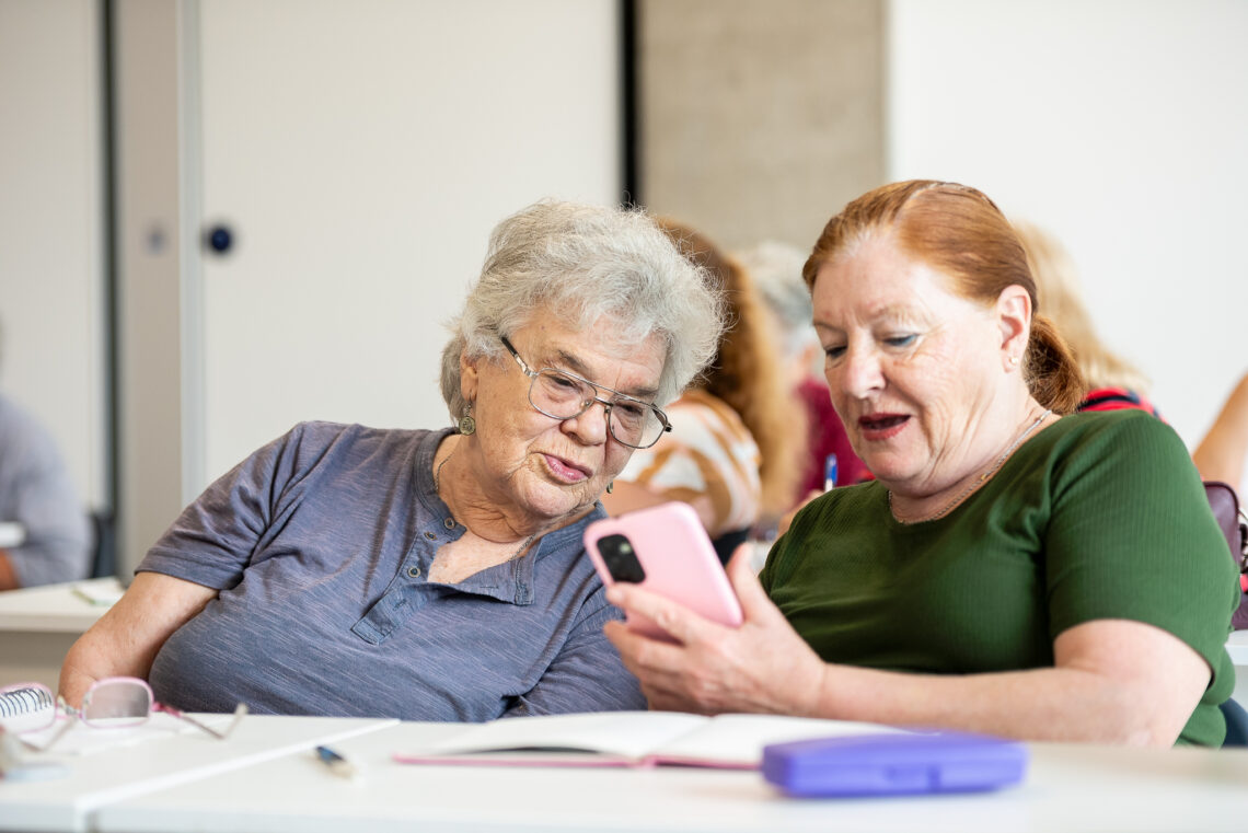 Abren las inscripciones para capacitaciones digitales para adultos mayores