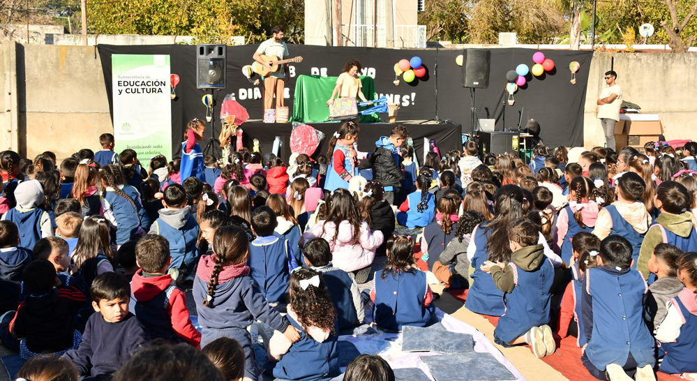 La Municipalidad celebró el día de los jardines de infantes