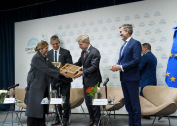 Frigerio presentó el potencial apícola de Entre Ríos en la Semana de la Miel en Buenos Aires