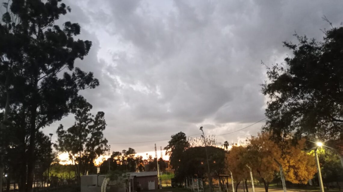 Emitieron alerta amarillo y naranja por tormentas fuertes y severas