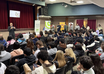 Un centenar de jóvenes de Federal se formaron en derechos laborales y herramientas para su primer empleo