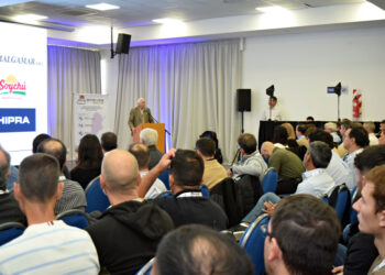 Unos 300 profesionales en avicultura debaten el futuro de la cadena de valor en Paraná