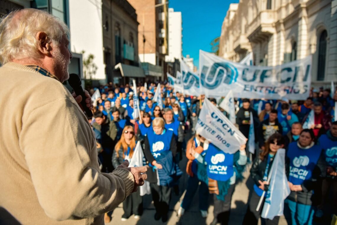 REFORMA PREVISIONAL: Masiva marcha de UPCN en el Senado provincial en defensa de la Caja de Jubilaciones