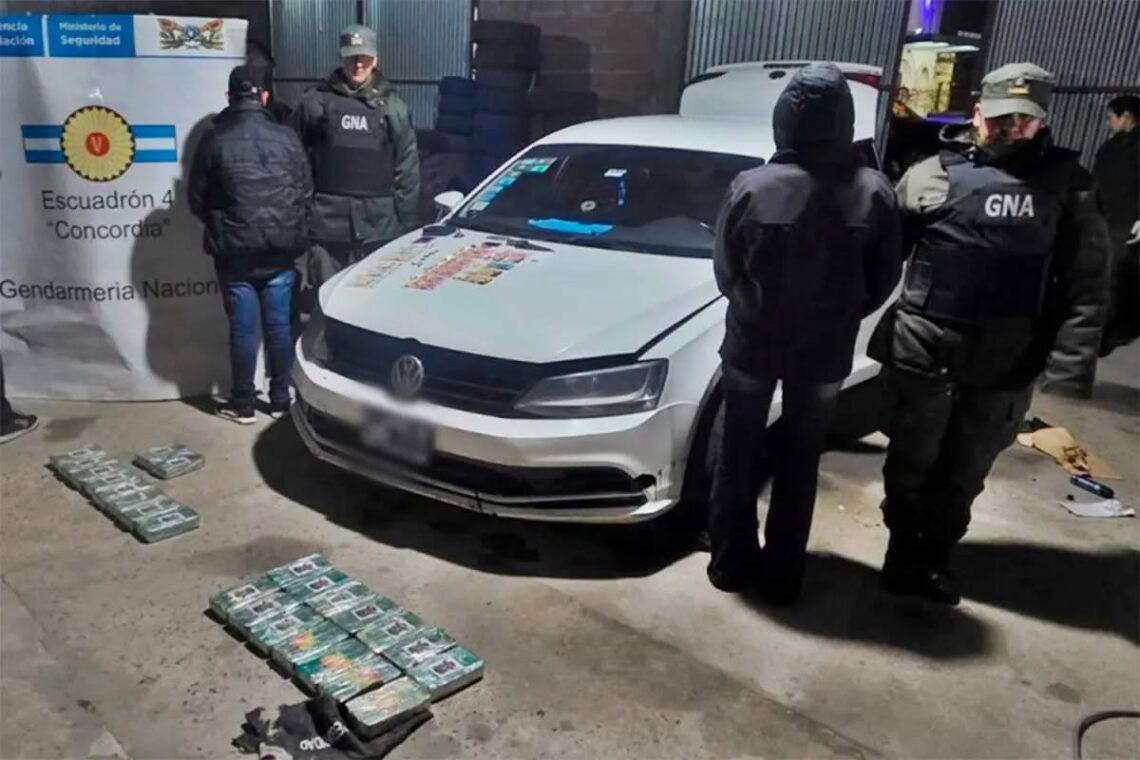 Gendarmería secuestró 24 kilos de cocaína en el Peaje de Yeruá y hay tres detenidos