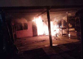 Un voraz incendio destruyó por completo la vivienda de una conocida familia