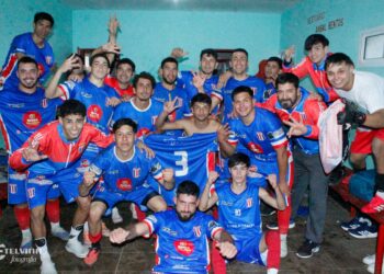 Almirante venció a Atlético Charrúas y sigue acechando al puntero