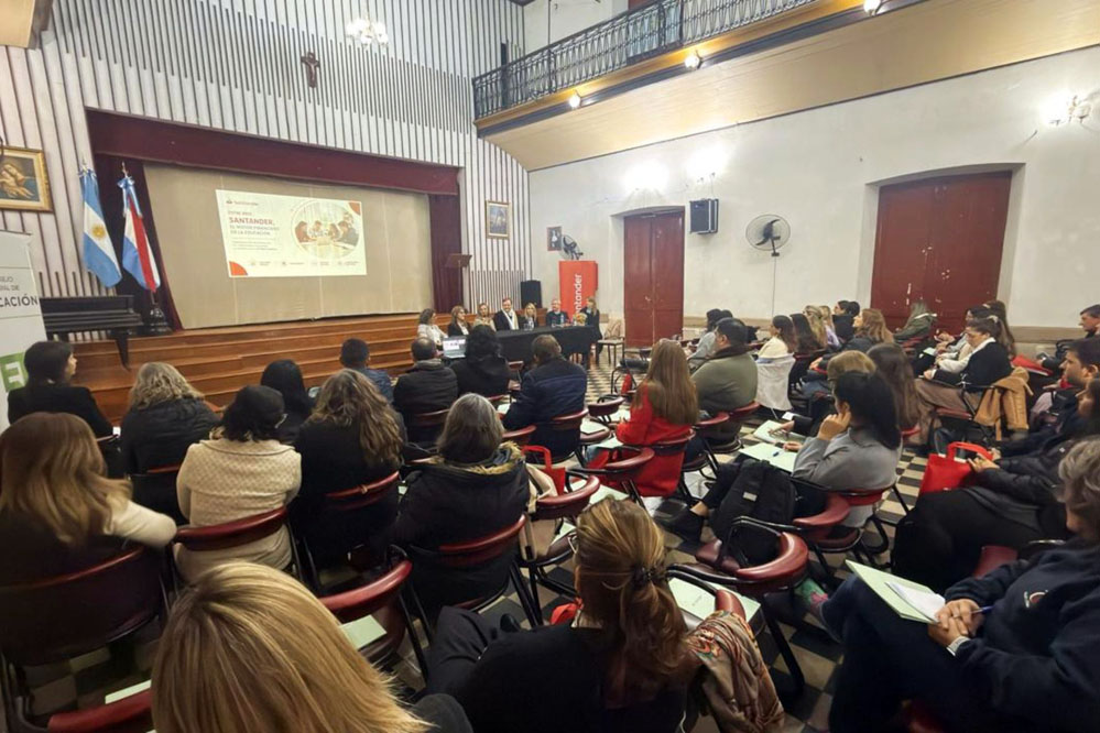 Cien directivos cursarán una formación universitaria becada a partir de una alianza estratégica