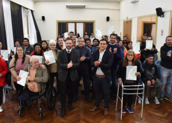 A través del programa de regularización dominial, 29 familias recibieron las escrituras de sus viviendas