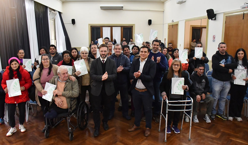 A través del programa de regularización dominial, 29 familias recibieron las escrituras de sus viviendas