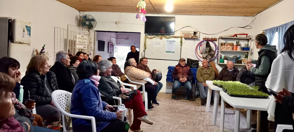 Adultos mayores participaron de una capacitación en huertas y alimentación saludable