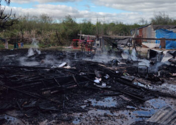 Desastre en Concordia: una conexión clandestina provocó el incendio y la destrucción total de una vivienda