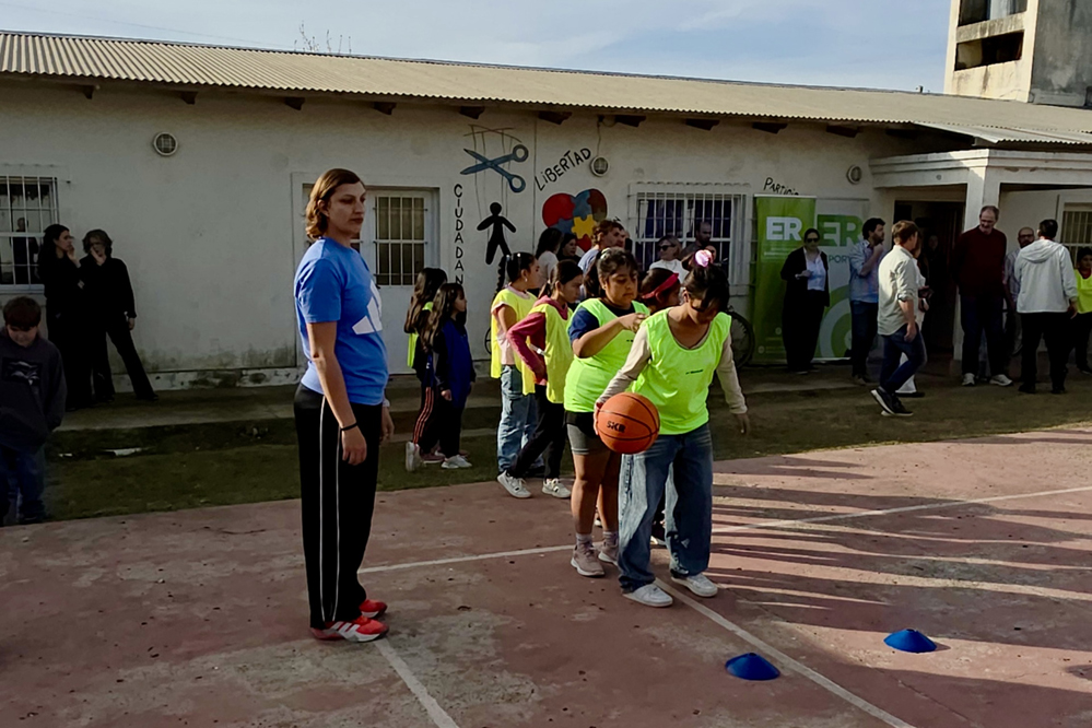 La provincia inauguró infraestructura de clubes y entregó materiales deportivos en el departamento Tala