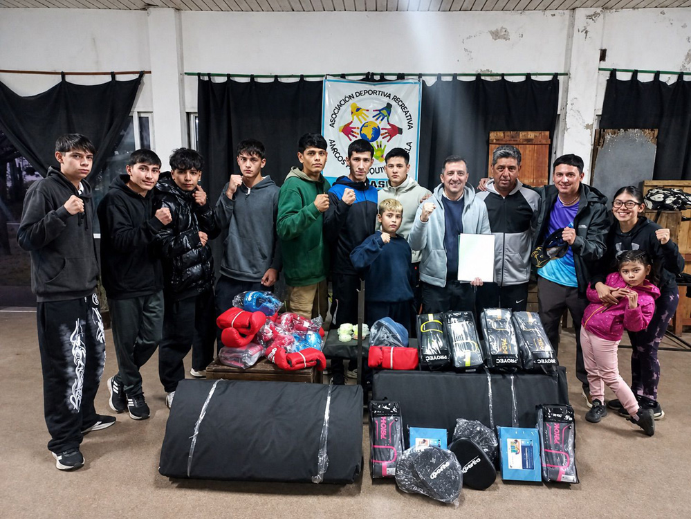 Presupuesto Participativo: entrega de elementos deportivos a un gimnasio