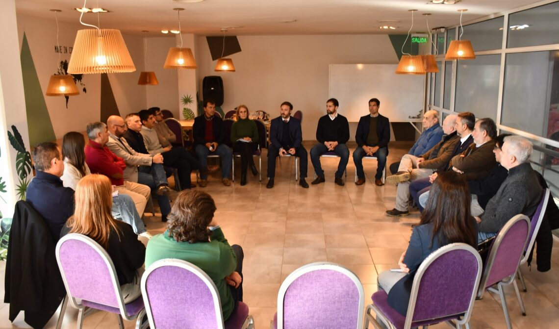 Azcué acordó con las instituciones una agenda para facilitar inversiones y fortalecer la actividad económica