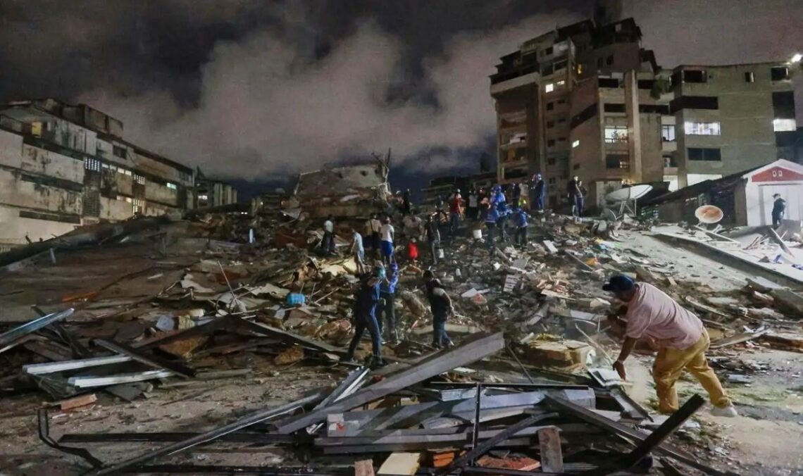 Devastación y caos por los terremotos en Venezuela: los muertos llegan a 164 y siguen buscando entre los escombros