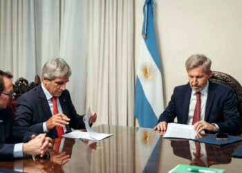 Frigerio firmó un convenio con Nación que reconoce deudas a favor de Entre Ríos y transfiere inmuebles