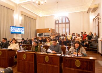 Tensión por la reforma previsional: los gremios ingresaron al recinto del Senado para rechazar el proyecto