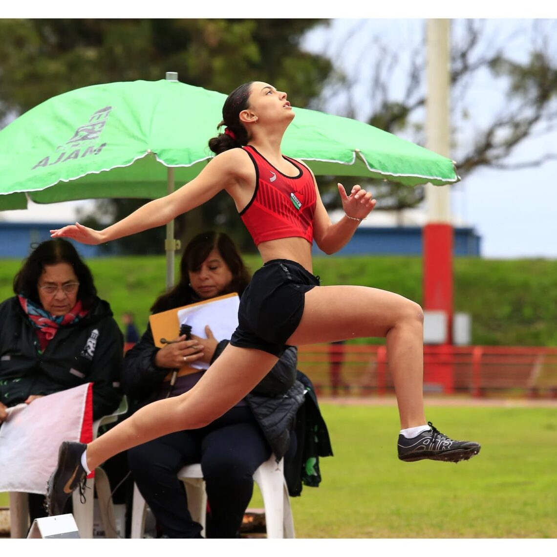 De Villa Adela a la pista olímpica: Camila Niveyro, la joven promesa que vuela alto en el atletismo nacional