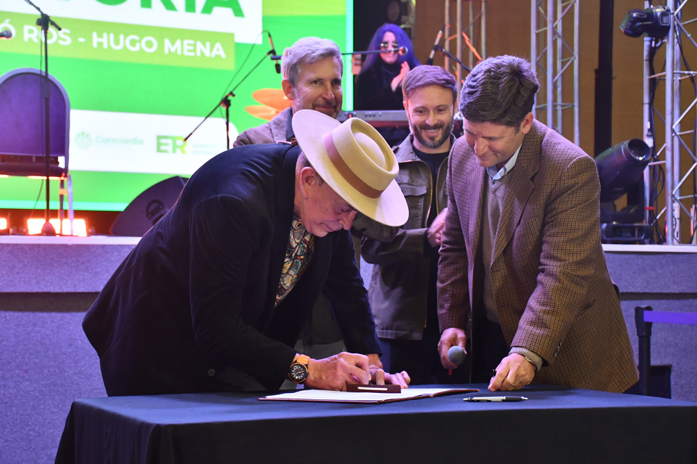 Antonio Tarragó Ros donó El Alma Entrerriana al patrimonio cultural de Entre Ríos