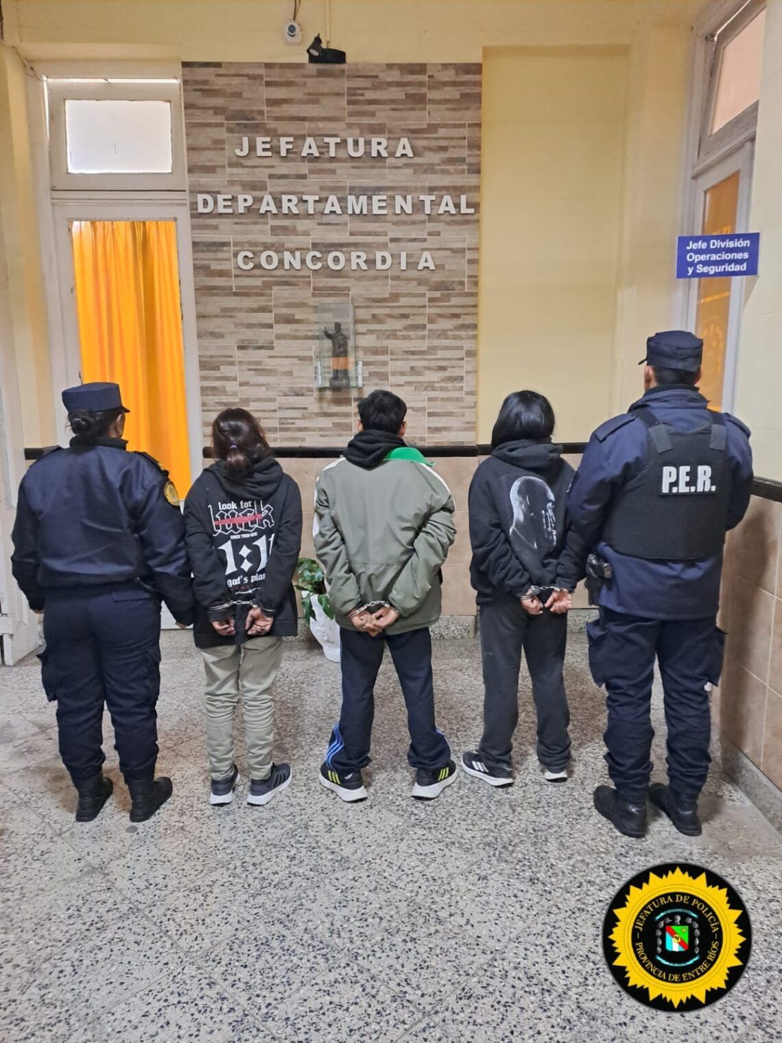 Golpe al narcomenudeo en Villa Busti: la Policía los agarró armando las dosis de droga