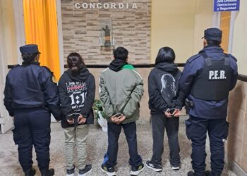 Golpe al narcomenudeo en Villa Busti: la Policía los agarró armando las dosis de droga