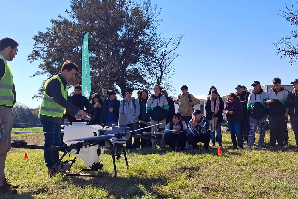 Capacitaron a estudiantes en aplicación y manejo de drones para el sector agropecuario